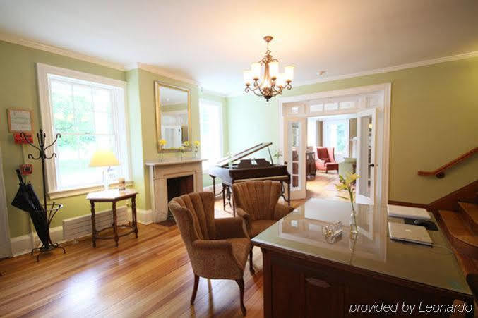 Snapdragon Inn Windsor Extérieur photo